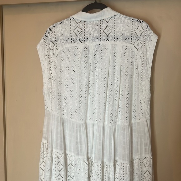 Free People White Lace Maxi Dress / size XS preowned cap sleeves - Picture 7 of 10